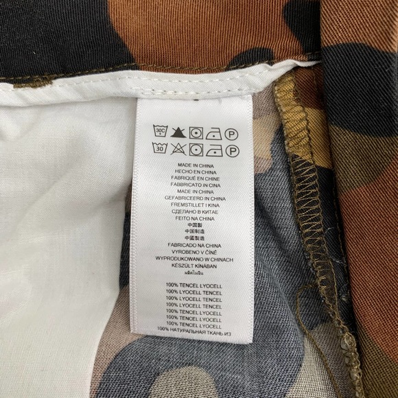 Michael Kors Camo Crop Pants - Picture 6 of 7